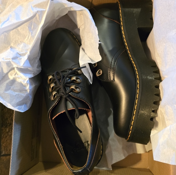 NWT Dr. Marten's Platform  Shoe Size 10 - Picture 2 of 7